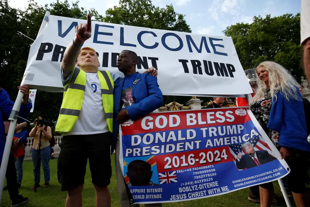 People protest outside Buckingham Palace during the state visit of U.S. President Donald Trump and First Lady Melania Trump to Britain, in London, Britain, June 3, 2019. REUTERS/Alkis Konstantinidis [[[REUTERS VOCENTO]]] USA-TRUMP/BRITAIN
