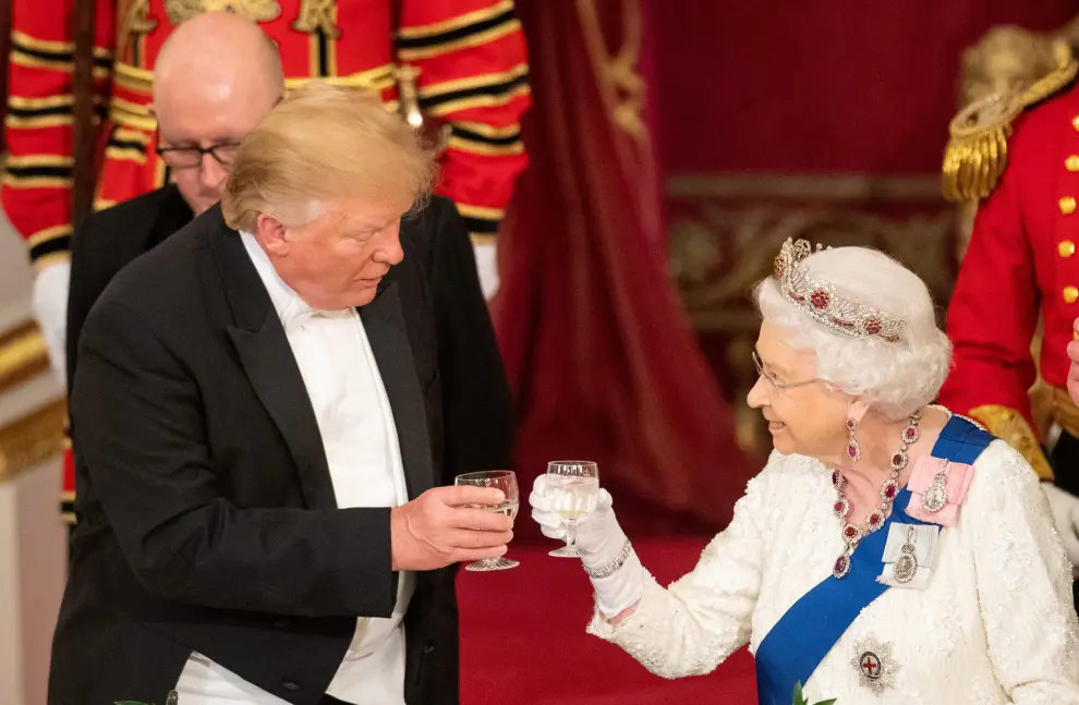 U.S. President Donald Trump, First Lady Melania Trump, Britain's Queen Elizabeth, Britain's Charles, the Prince of Wales and Camilla, Duchess of Cornwall are seen at the State Banquet at Buckingham Palace in London, Britain June 3, 2019. Doug Mills/Pool via REUTERS [[[REUTERS VOCENTO]]] USA-TRUMP/BRITAIN