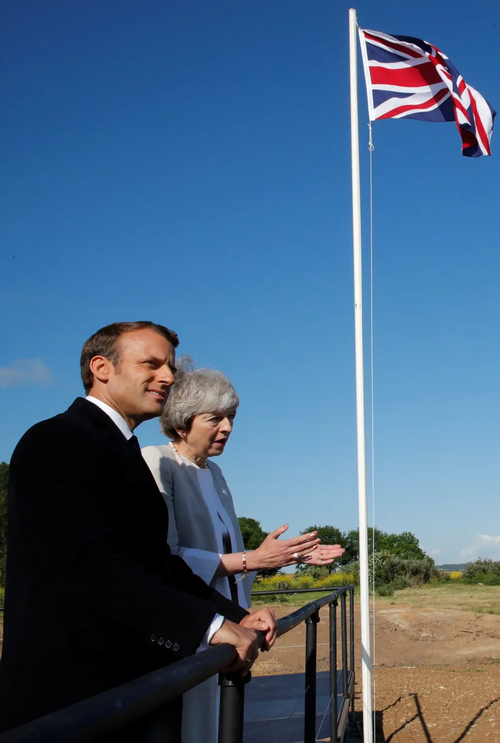 French President Emmanuel Macron talks with British Prime Minister Theresa May after a Franco-British ceremony for the laying of the first stone of a British memorial in Ver-Sur-Mer as part of ceremonies to mark the 75th anniversary of D-Day landings in Normandy, France, June 6, 2019. REUTERS/Philippe Wojazer/Pool [[[REUTERS VOCENTO]]] DDAY-ANNIVERSARY/UK-FRANCE