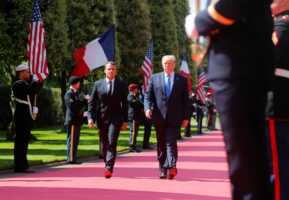 U.S President Donald Trump and French President Emmanuel Macron attend a French-American commemoration ceremony for the 75th anniversary of D-Day at the American cemetery of Colleville-sur-Mer in Normandy, France, June 6, 2019. [[[REUTERS VOCENTO]]] DDAY-ANNIVERSARY/USA-TRUMP-MACRON