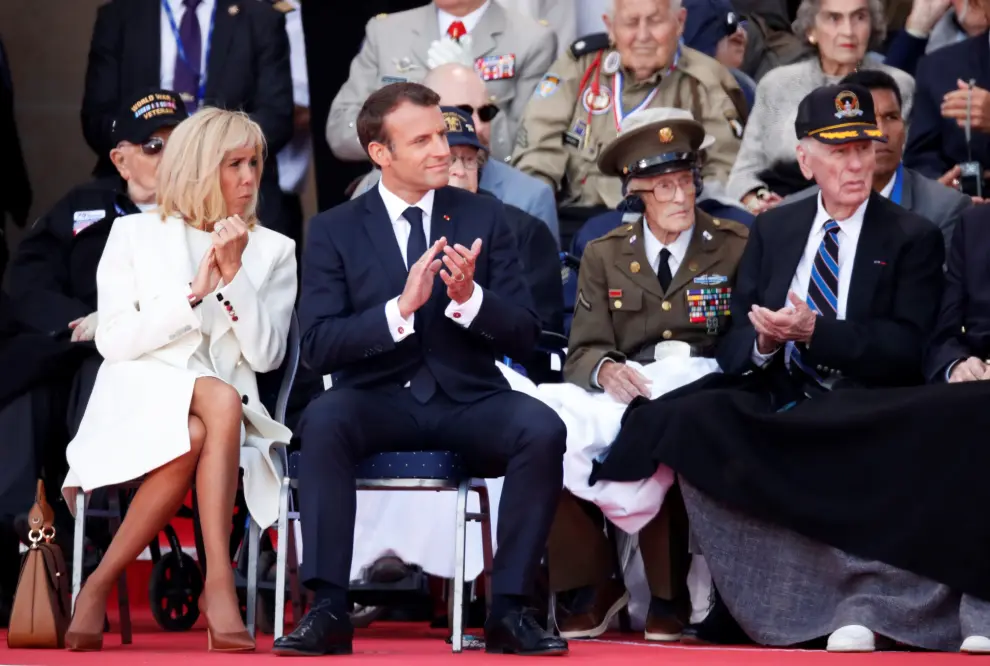 French President Emmanuel Macron delivers a speech during the commemoration ceremony for the 75th anniversary of D-Day at the American cemetery of Colleville-sur-Mer in Normandy, France, June 6, 2019. REUTERS/Carlos Barria [[[REUTERS VOCENTO]]] DDAY-ANNIVERSARY/USA-TRUMP-MACRON