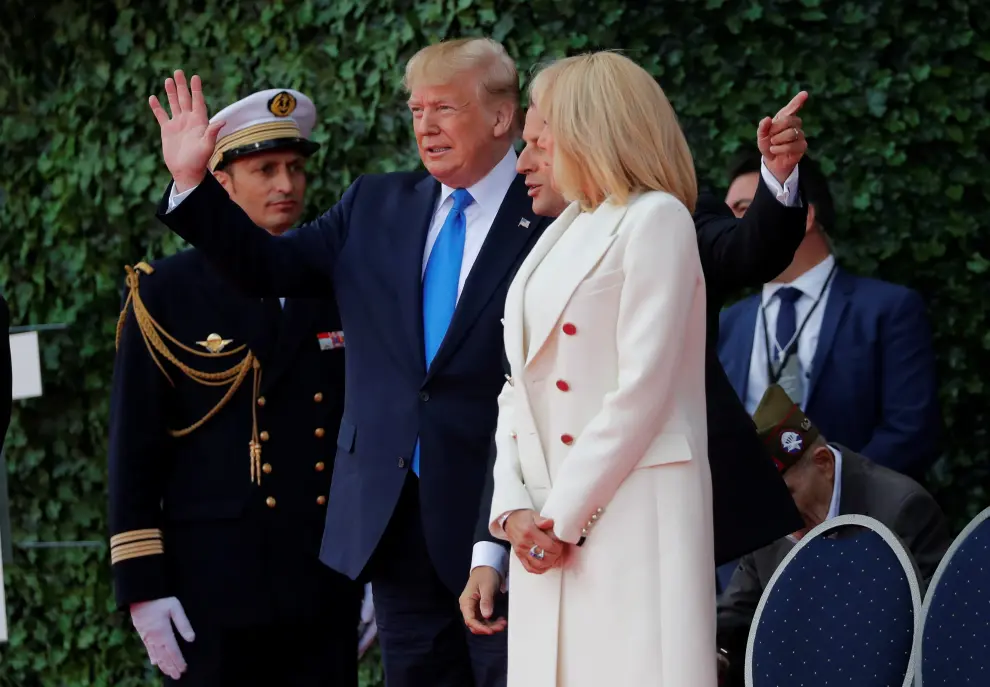 U.S President Donald Trump and French President Emmanuel Macron attend a commemoration ceremony for the 75th anniversary of D-Day at the American cemetery of Colleville-sur-Mer in Normandy, France, June 6, 2019. REUTERS/Carlos Barria [[[REUTERS VOCENTO]]] DDAY-ANNIVERSARY/USA-TRUMP-MACRON