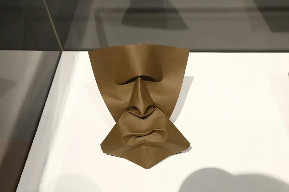 Exposición de Jòzsef Zsebe en el museo del Origami