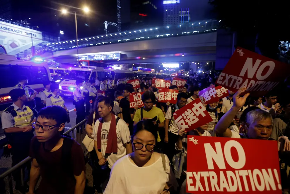 Demonstrators attend a protest to demand authorities scrap a proposed extradition bill with China, in Hong Kong, China June 9, 2019. REUTERS/Thomas Peter [[[REUTERS VOCENTO]]] HONGKONG-EXTRADITION/