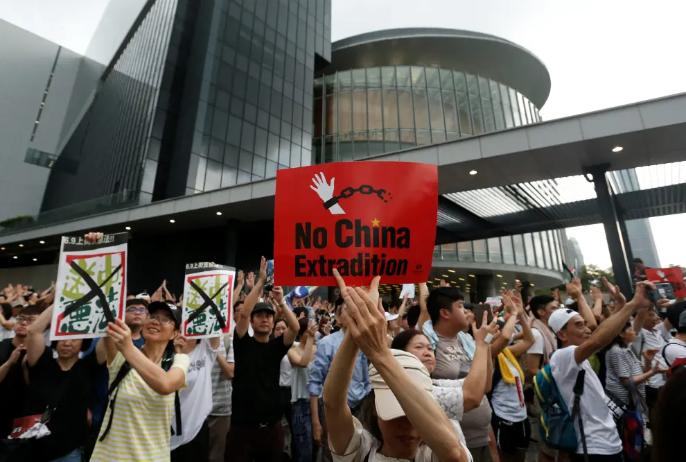 Demonstrators attend a protest to demand authorities scrap a proposed extradition bill with China, in Hong Kong, China June 9, 2019. REUTERS/Tyrone Siu [[[REUTERS VOCENTO]]] HONGKONG-EXTRADITION/