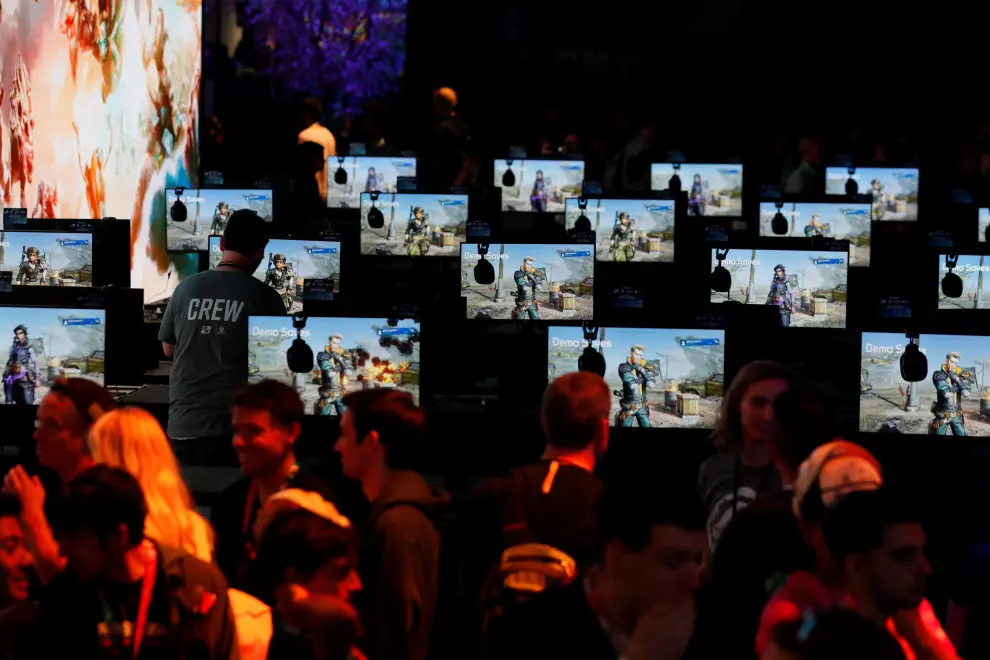 Gaming computers await players at E3, the annual video games expo experience the latest in gaming software and hardware in Los Angeles, California, U.S., June 12, 2019.  REUTERS/Mike Blake [[[REUTERS VOCENTO]]] GAMING-E3/