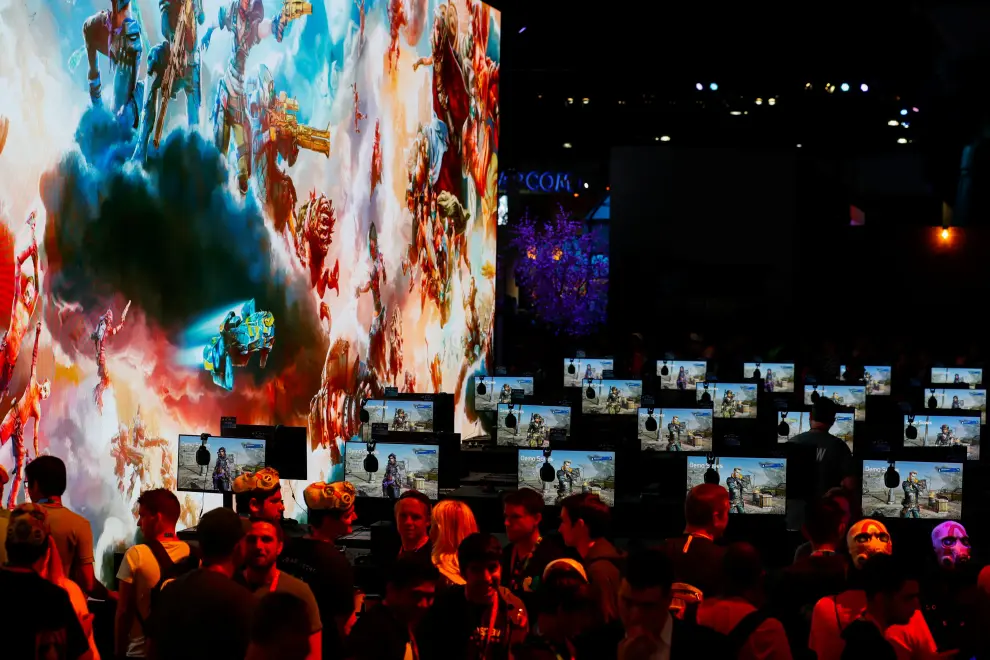 Gaming computers await players at E3, the annual video games expo experience the latest in gaming software and hardware in Los Angeles, California, U.S., June 12, 2019.  REUTERS/Mike Blake [[[REUTERS VOCENTO]]] GAMING-E3/