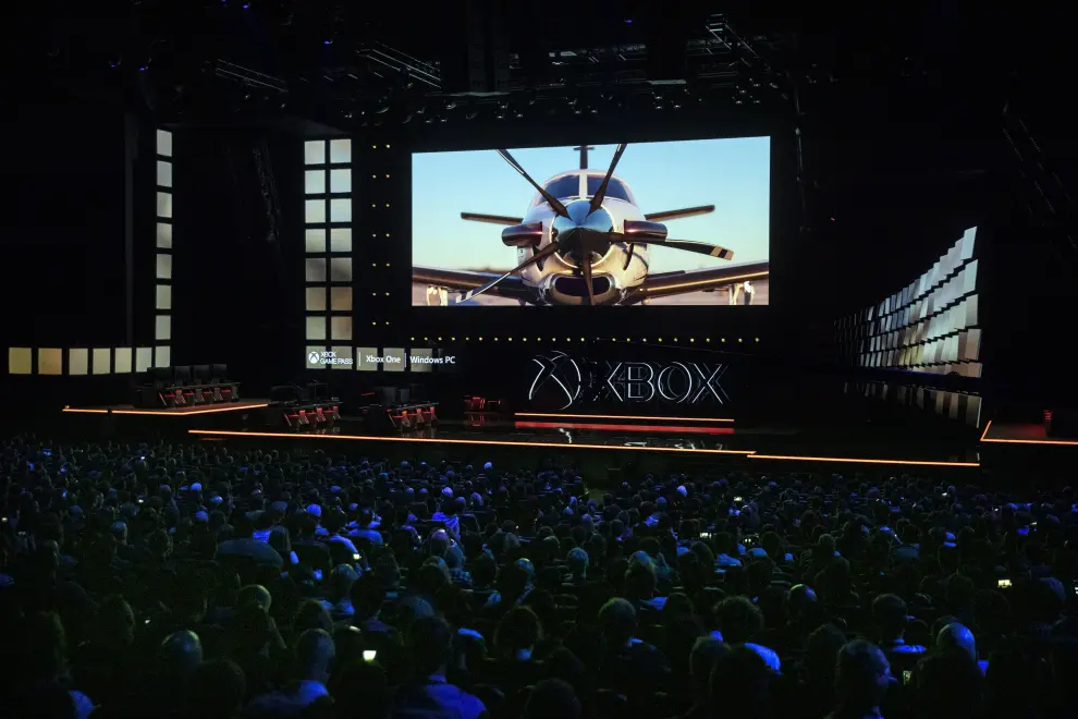 Los Angeles (United States), 09/06/2019.- Images of the game 'Borderlands 3' are broadcast on giant screens during the Microsoft Microsoft Xbox 2019 Briefing at the Microsoft Theater in Los Angeles, California, USA, 09 June 2019. This event occured ahead of the Electronic Entertainment Expo (E3) which runs from 11 to 13 June 2019. (Estados Unidos) EFE/EPA/ETIENNE LAURENT Microsoft XBox 2019 briefing in Los Angeles