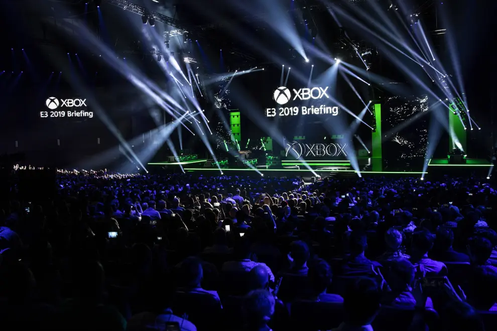 Los Angeles (United States), 09/06/2019.- Images of the game 'Flight Simulator' are broadcast on giant screens during the Microsoft Microsoft Xbox 2019 Briefing at the Microsoft Theater in Los Angeles, California, USA, 09 June 2019. This event occured ahead of the Electronic Entertainment Expo (E3) which runs from 11 to 13 June 2019. (Estados Unidos) EFE/EPA/ETIENNE LAURENT Microsoft XBox 2019 briefing in Los Angeles