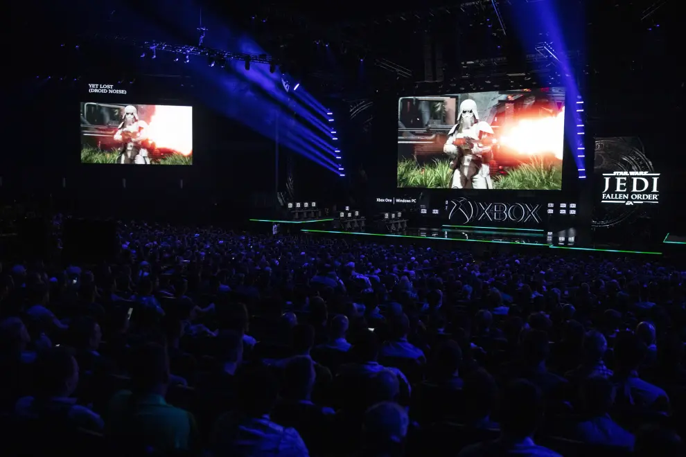 Los Angeles (United States), 09/06/2019.- Images of the games 'Forza Horizon 4' and 'Lego Speed Champions' are broadcast on giant screens during the Microsoft Microsoft Xbox 2019 Briefing at the Microsoft Theater in Los Angeles, California, USA, 09 June 2019. This event occured ahead of the Electronic Entertainment Expo (E3) which runs from 11 to 13 June 2019. (Estados Unidos) EFE/EPA/ETIENNE LAURENT Microsoft XBox 2019 briefing in Los Angeles