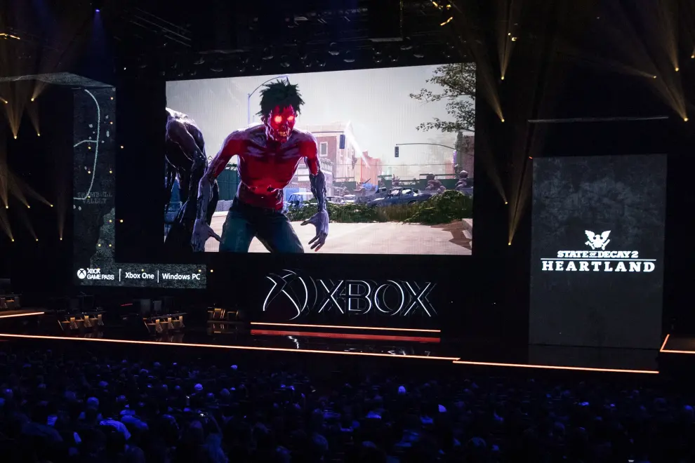 Los Angeles (United States), 09/06/2019.- Images of the game 'Dragonball - Project Z' are broadcast on giant screens during the Microsoft Microsoft Xbox 2019 Briefing at the Microsoft Theater in Los Angeles, California, USA, 09 June 2019. This event occured ahead of the Electronic Entertainment Expo (E3) which runs from 11 to 13 June 2019. (Estados Unidos) EFE/EPA/ETIENNE LAURENT Microsoft XBox 2019 briefing in Los Angeles