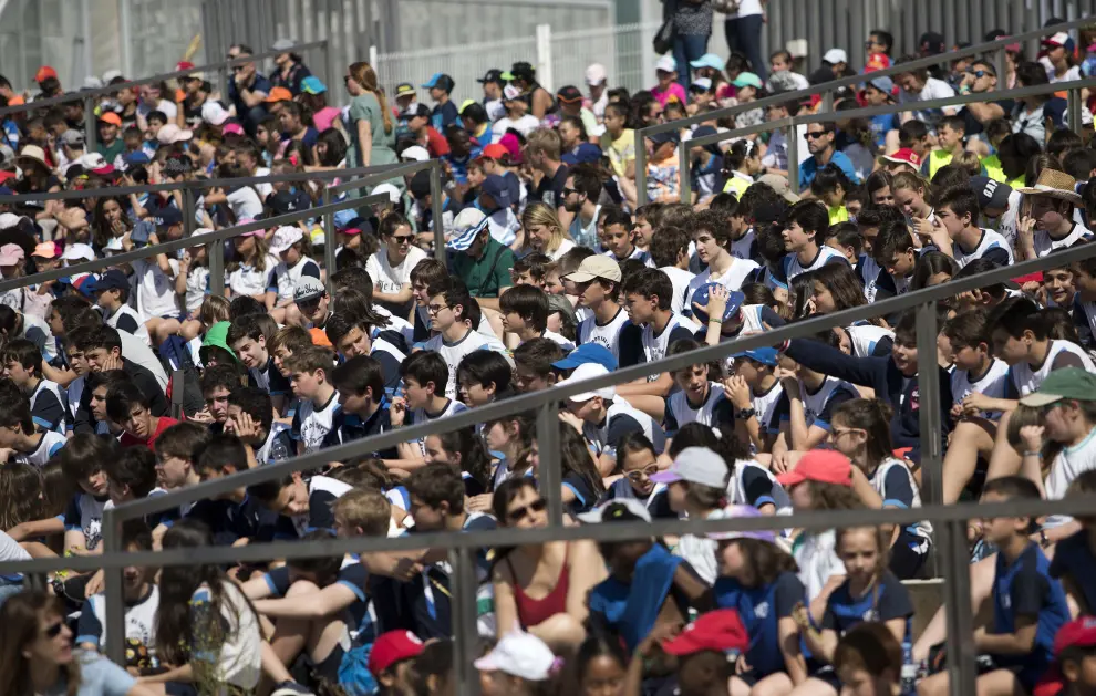 Más de 3.000 escolares zaragozanos han asistido a una exhibición de la Guardía Civil en el anfiteatro de la Expo y el frente fluvial del Ebro este martes en Zaragoza.