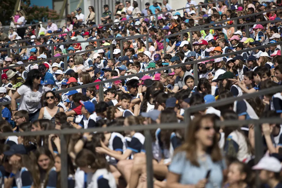 Más de 3.000 escolares zaragozanos han asistido a una exhibición de la Guardía Civil en el anfiteatro de la Expo y el frente fluvial del Ebro este martes en Zaragoza.