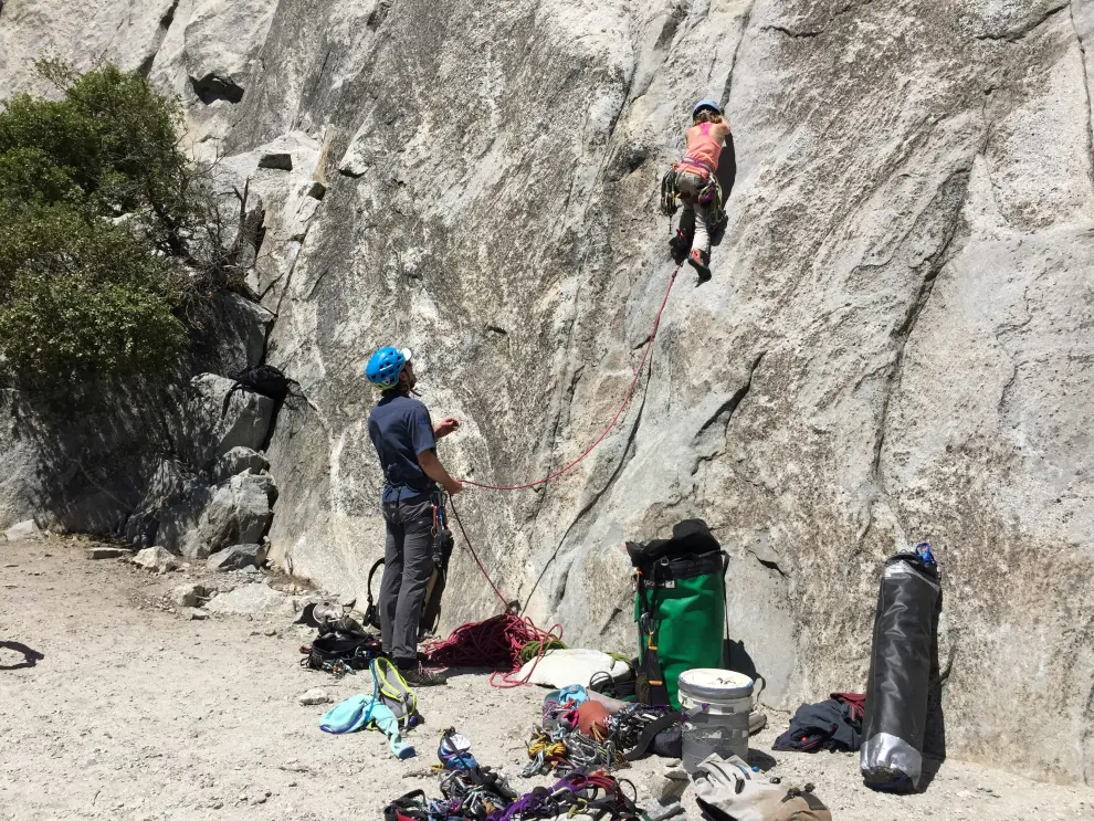 REFILE - CORRECTING TYPO Selah Schneiter, 10, of Colorado, and her father Mike take a break during their climb of 'The Nose' route on El Capitan, in Yosemite Park, California, U.S., June 11, 2019 in this photo obtained from social media. Schneiter Family via REUTERS ATTENTION EDITORS - THIS IMAGE HAS BEEN SUPPLIED BY A THIRD PARTY. MANDATORY CREDIT. NO RESALES. NO ARCHIVES [[[REUTERS VOCENTO]]]
