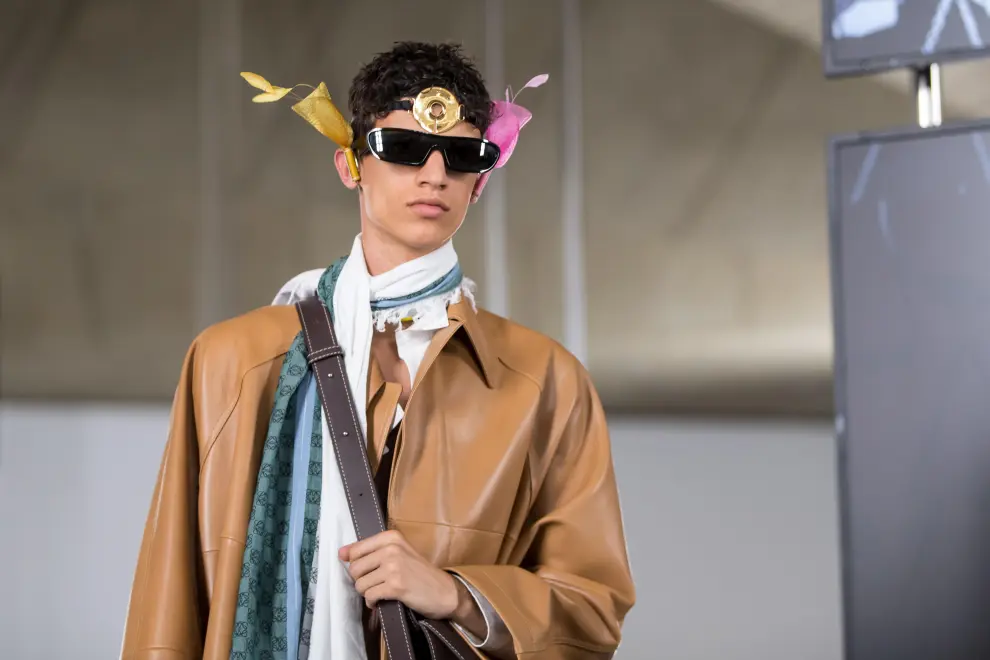 Paris (France), 22/06/2019.- British designer Jonathan Anderson appears on the catwalk after the presentation of his Spring/Summer 2020 Men's collection for Loewe during the Paris Fashion Week, in Paris, France, 22 June 2019. The presentation of the Spring/Summer 2020 menswear collections runs from 18 to 23 June. (Moda, Francia) EFE/EPA/CHRISTOPHE PETIT TESSON Loewe - Runway - Paris Men's Fashion Week S/S 2020