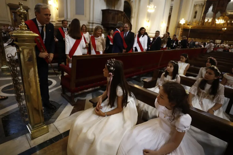 Jorge Azcón ha participado, junto al resto de concejales del PP y los de Vox, en la tradicional misa del Corpus