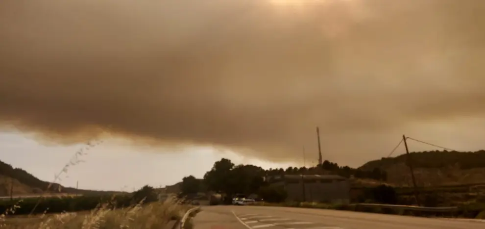 Fraga, cada vez más cubierta de humo a causa del incendio de Tarragona.