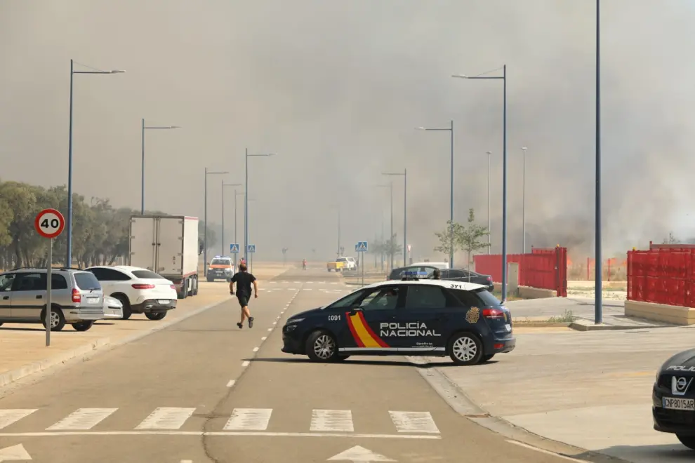 Desalojada la Plataforma Logística de Huesca por la cercanía de un incendio agrícola.
