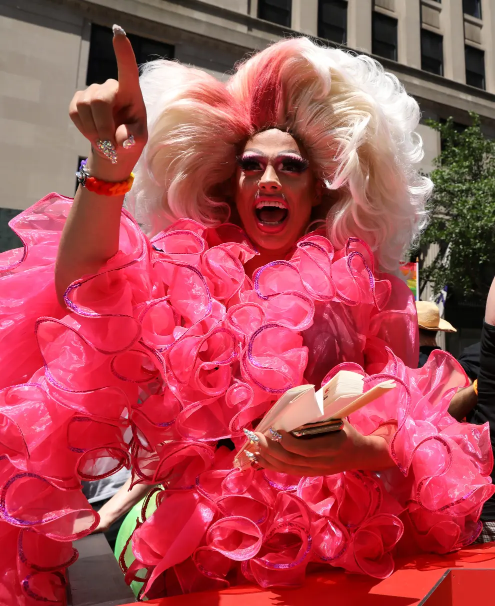 People participate in the 2019 World Pride NYC and Stonewall 50th LGBTQ Pride parade in New York, U.S., June 30, 2019.  REUTERS/Lucas Jackson [[[REUTERS VOCENTO]]] GAY-PRIDE/NEW YORK