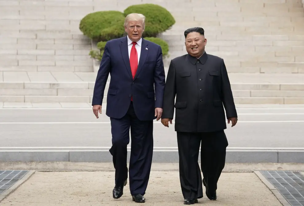 U.S. President Donald Trump meets with North Korean leader Kim Jong Un at the demilitarized zone separating the two Koreas, in Panmunjom, South Korea, June 30, 2019. REUTERS/Kevin Lamarque [[[REUTERS VOCENTO]]] NORTHKOREA-USA/SOUTHKOREA