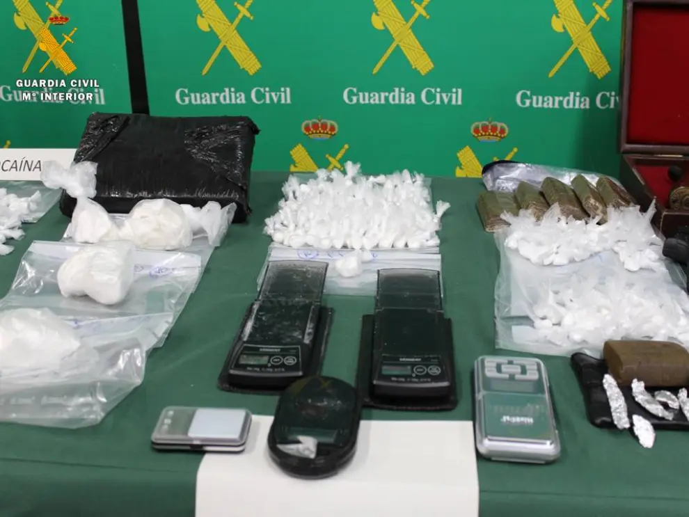 Drogas, armas, joyas y otros objetos intervenidos por la Guardia Civil durante los registros de la operación Boxeo