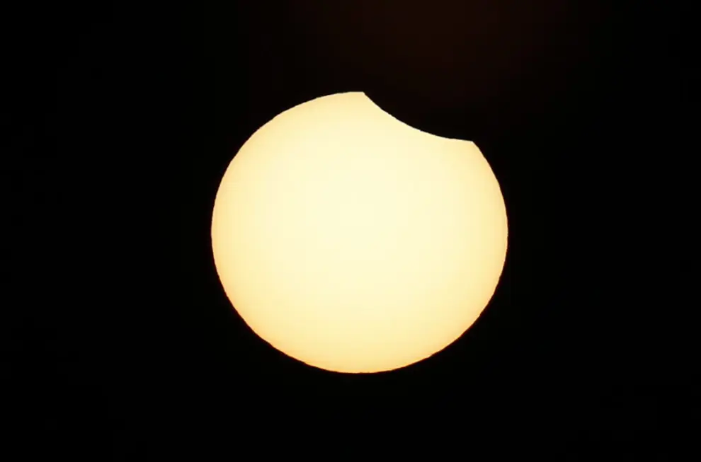 A mas wears a mask to observe a solar eclipse at La Serena, Chile, July 2, 2019. REUTERS/Pablo Sanhueza NO RESALES. NO ARCHIVES [[[REUTERS VOCENTO]]] SOLAR-ECLIPSE/CHILE