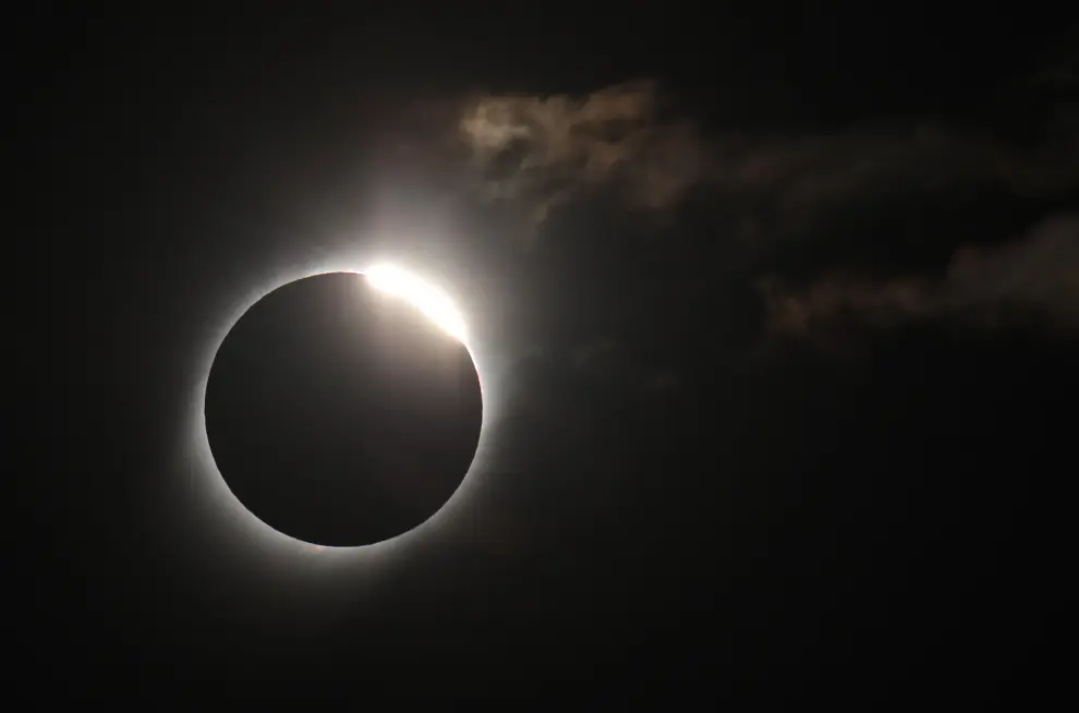 AME2822. MERLO (ARGENTINA), 02/07/2019.-La luna tapa gran parte del sol durante el eclipse solar total, este martes en la ciudad de Merlo, San Luis (Argentina). EFE/Nicolas Aguilera Eclipse solar total 2019