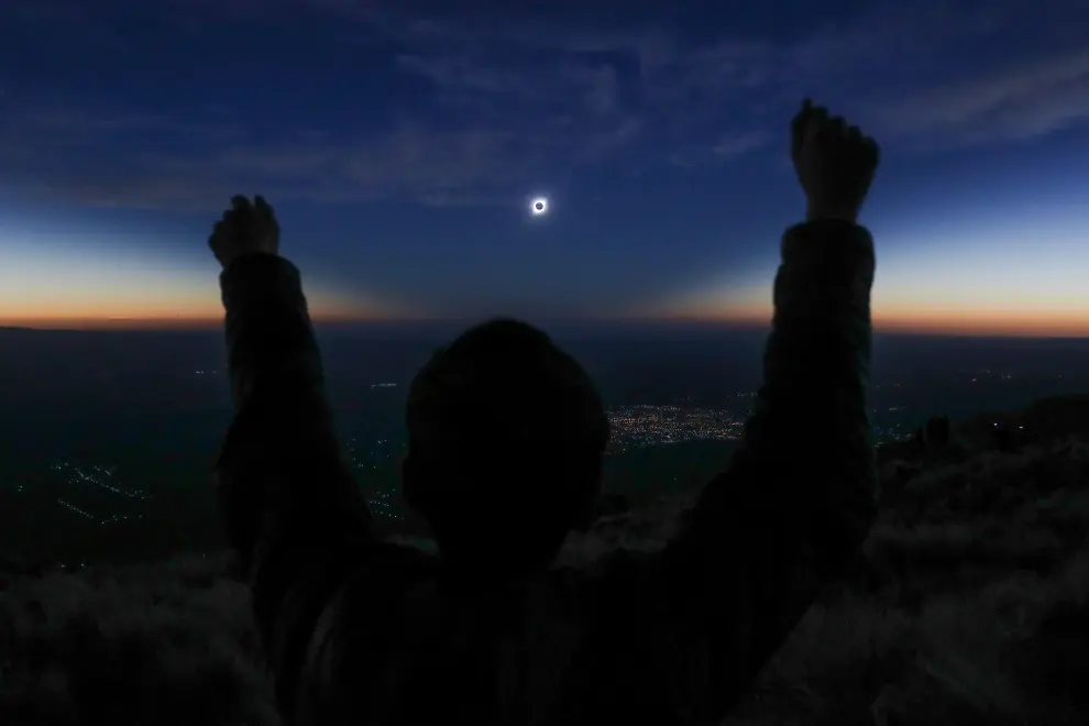 AME2822. MERLO (ARGENTINA), 02/07/2019.-El sol cubierto por la luna durante el eclipse solar total, este martes en la ciudad de Merlo, San Luis (Argentina). EFE/Nicolas Aguilera Eclipse solar total 2019