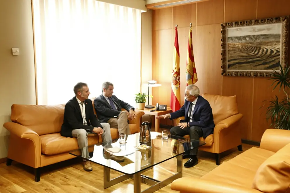 El candidato de Ciudadanos, Daniel Pérez Calvo, también se ha reunido con el presidente de las Cortes