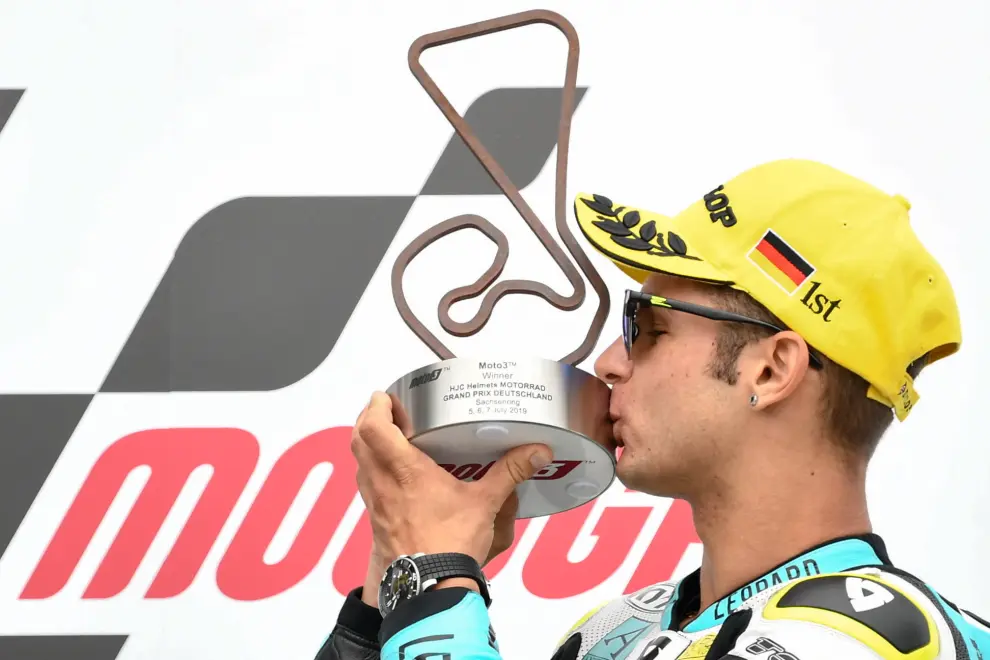 Hohenstein-ernstthal (Germany), 07/07/2019.- Italian Moto3 rider Lorenzo Dalla Porta of Leopard Racing Team celebrates on the podium winning the Moto3 race of the motorcycling Grand Prix of Germany at the Sachsenring racing circuit in Hohenstein-Ernstthal, Germany, 07 July 2019. (Motociclismo, Ciclismo, Alemania) EFE/EPA/FILIP SINGER Motorcycling Grand Prix of Germany