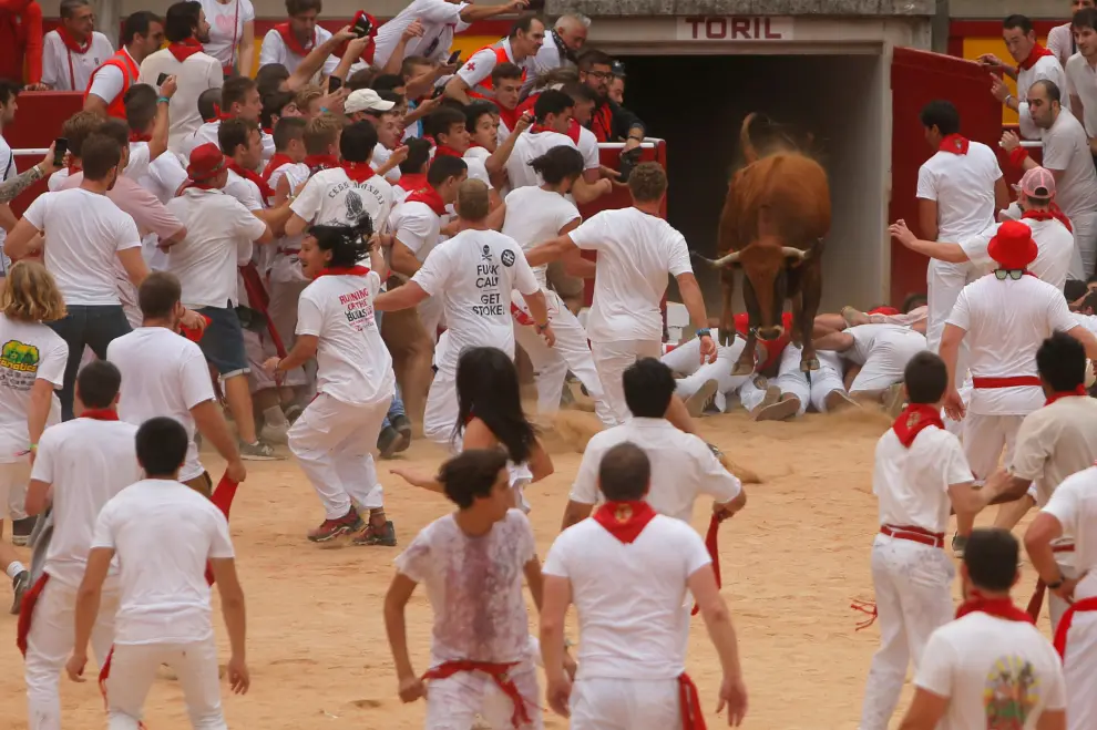 REFILE - REMOVING LONG EXPOSURE MENTION A wild cow enters the bullring following the first running of the bulls at the San Fermin festival in Pamplona, Spain, July 7, 2019. REUTERS/Jon Nazca     TPX IMAGES OF THE DAY [[[REUTERS VOCENTO]]] SPAIN-CULTURE/BULLS