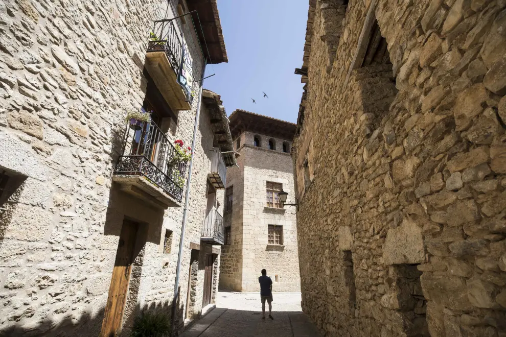 Incluida en el listado de Los Pueblos más Bonitos de España, esta localidad del Maestrazgo limítrofe con la Comunidad Valenciana está empezando a sacar partido a su nueva condición estética.