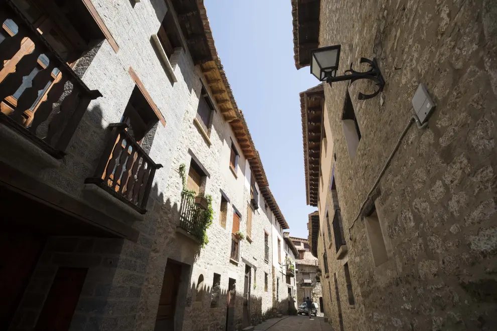 Incluida en el listado de Los Pueblos más Bonitos de España, esta localidad del Maestrazgo limítrofe con la Comunidad Valenciana está empezando a sacar partido a su nueva condición estética.