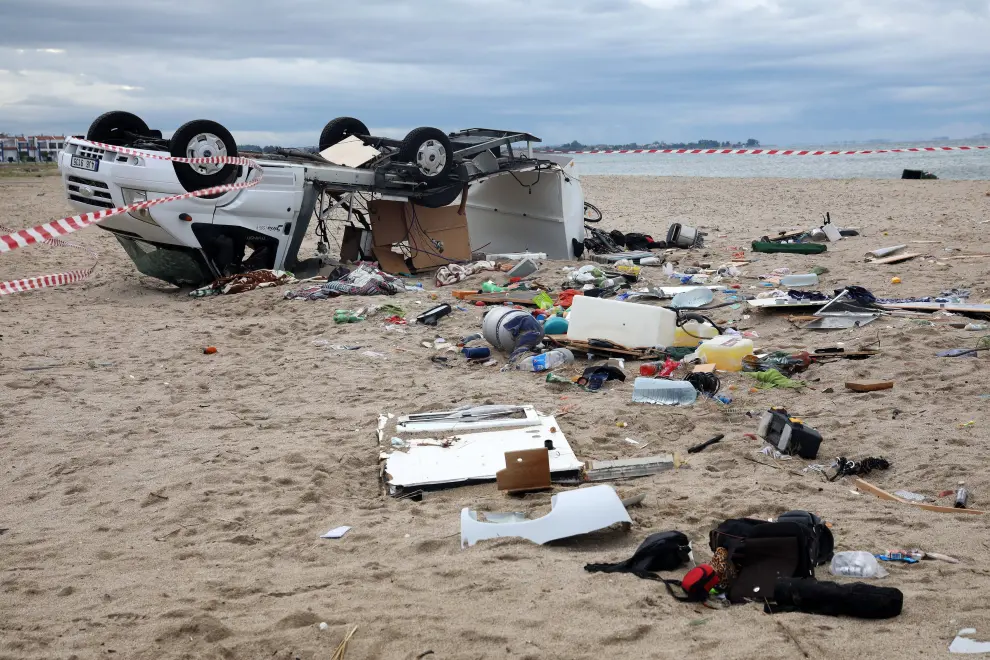 Chalkidiki (Greece), 11/07/2019.- A police officer inspects damaged caravan of two elderly Czech tourists who were killed when strong winds and water swept away vehicle, in Sozopolis, Chalkidiki, northern Greece, 11 July 2019. Two more deaths were recorded in Nea Potidea, where a tree fell on a 39-year-old Russian and his son, about two years old, living in a hotel unit in the area. In total six foreign nationals, including two children, were killed after extreme weather conditions that struck Chalkidiki late night of 10 July 2019. (Grecia, Rusia) EFE/EPA/VERVERIDIS VASSILIS Six people, including two children, were killed after extreme weather conditions that struck Chalkidiki, north Greece