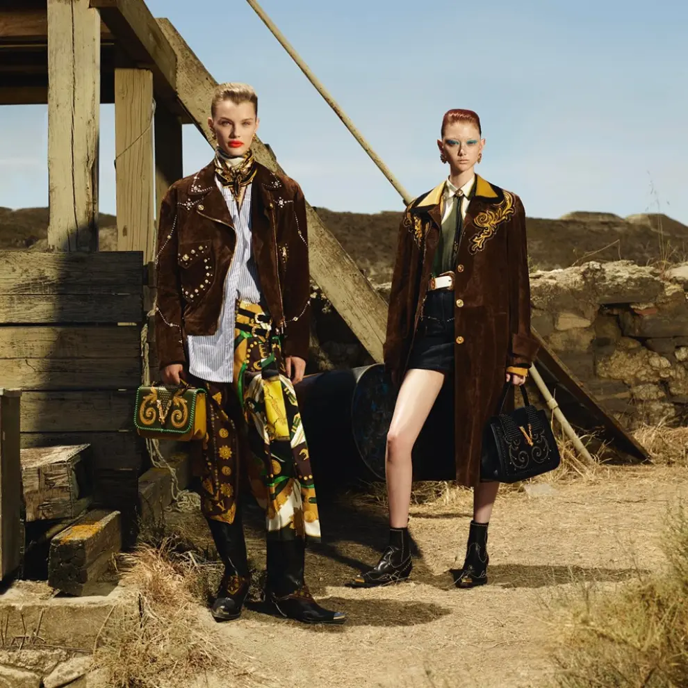 Los Monegros, el escenario de moda con la última campaña de Versace.
