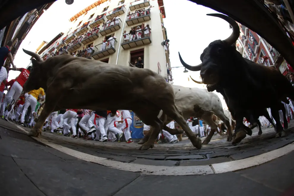 Los toros de Núñez del Cuvillo protagonizan el encierro más emocionante de los Sanfermines 2019