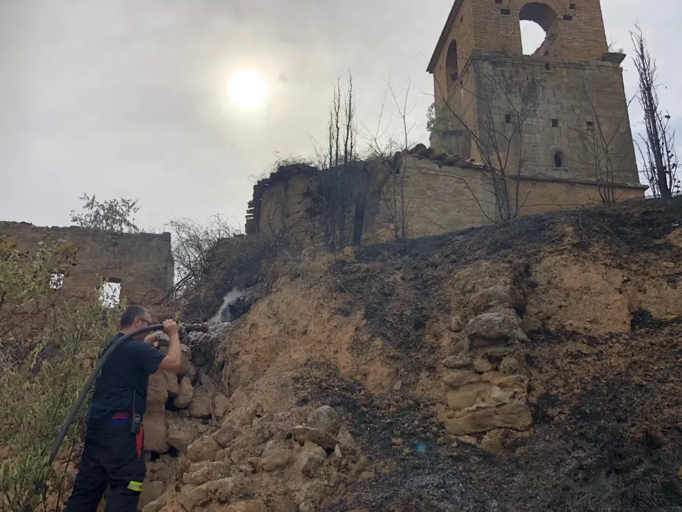 Un incendio devasta el pueblo deshabitado de Guardia