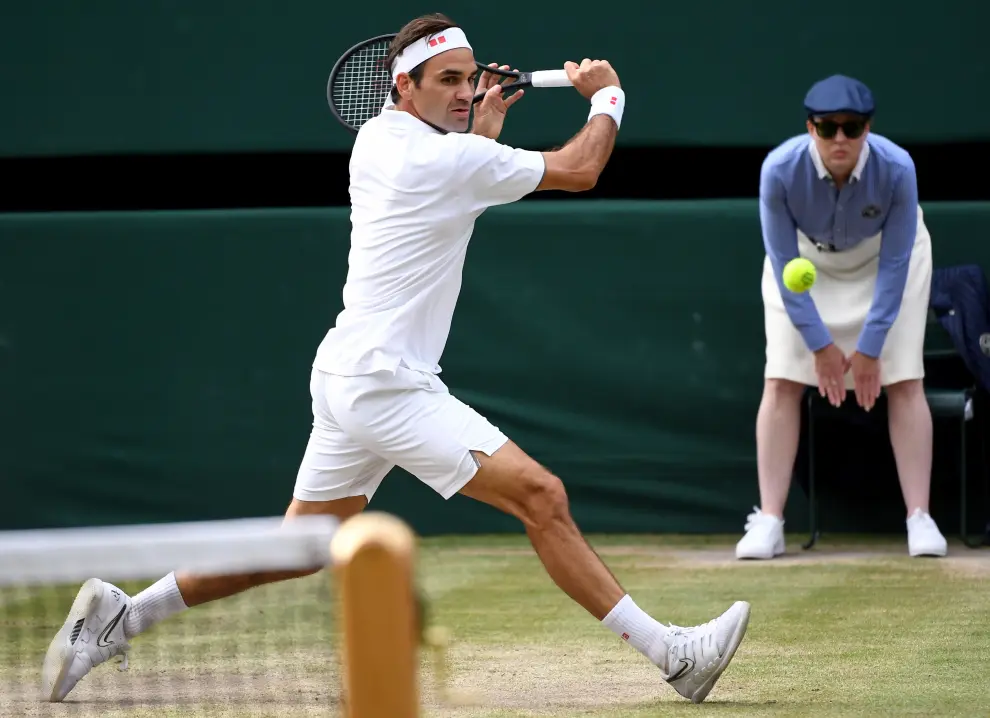 Wimbledon (United Kingdom), 14/07/2019.- Roger Federer of Switzerland plays Novak Djokovic of Serbia in the men's final of the Wimbledon Championships at the All England Lawn Tennis Club, in London, Britain, 14 July 2019. (Tenis, Suiza, Reino Unido, Londres) EFE/EPA/NIC BOTHMA EDITORIAL USE ONLY/NO COMMERCIAL SALES Wimbledon Championships