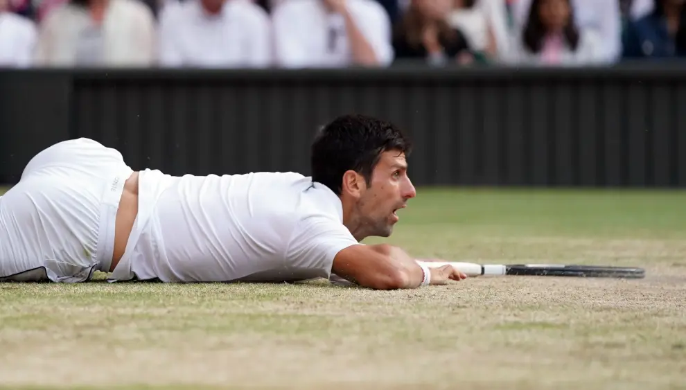 Wimbledon (United Kingdom), 14/07/2019.- Novak Djokovic of Serbia in action against Roger Federer of Switzerland during their Men's final match for the Wimbledon Championships at the All England Lawn Tennis Club, in London, Britain, 14 July 2019. (Tenis, Suiza, Reino Unido, Londres) EFE/EPA/WILL OLIVER EDITORIAL USE ONLY/NO COMMERCIAL SALES Wimbledon Championships