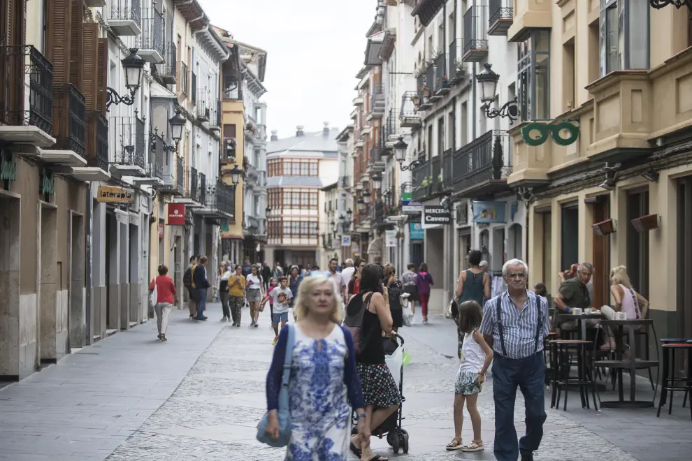 La cuarta economía municipal de Aragón tiene un censo de casi 13.000 habitantes y mantiene servicios para 50.000, dado el número de sus pobladores ocasionales durante casi todo el año.