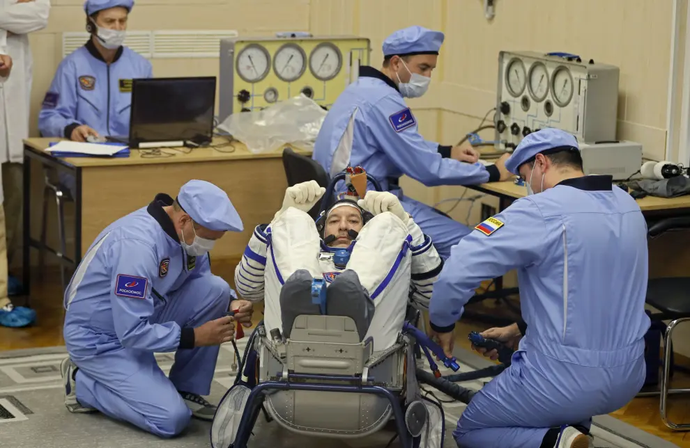 La nueva tripulación llevará a cabo una caminata espacial y cumplirá un amplio programa de experimentos.