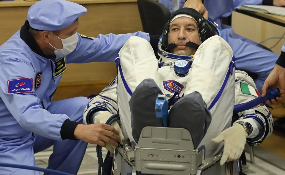 La nueva tripulación llevará a cabo una caminata espacial y cumplirá un amplio programa de experimentos.