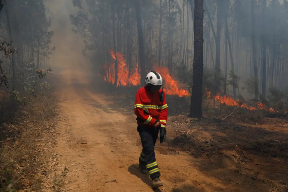 Portugal pide ayuda y España manda dos aviones para combatir los incendios.