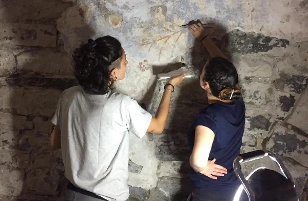 La Escuela de Restauración ha realizado tres campañas de intervención en las pinturas de la ermita de San Blas de Broto.