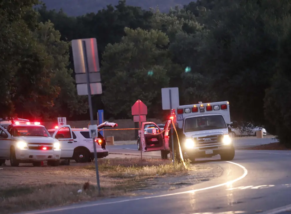 Gilroy (United States), 29/07/2019.- Fire and law enforcement officers gather at Gilroy High School, a staging area for emergency services near one of the roadways to the entrance of Christmas Hill Park, where the Gilroy Garlic Festival was coming to an end of the last day when an active gunman fired upon patrons in Gilroy, California, USA, 28 July 2019. According to media reports, at least 11 people were shot, three fatally, after a gunman armed with a rifle opened fire at about 5:30 pm local time, at the food festival, one of the largest in the United States. Gilroy is located in Northern California. Local law enforcement and officials from the Bureau of Alcohol, Tobacco, Firearms and Explosives are on the scene. (Incendio, Abierto, Estados Unidos) EFE/EPA/JOHN G. MABANGLO Gunman opens fire at Gilroy Garlic Festival, leaving three dead and several wounded