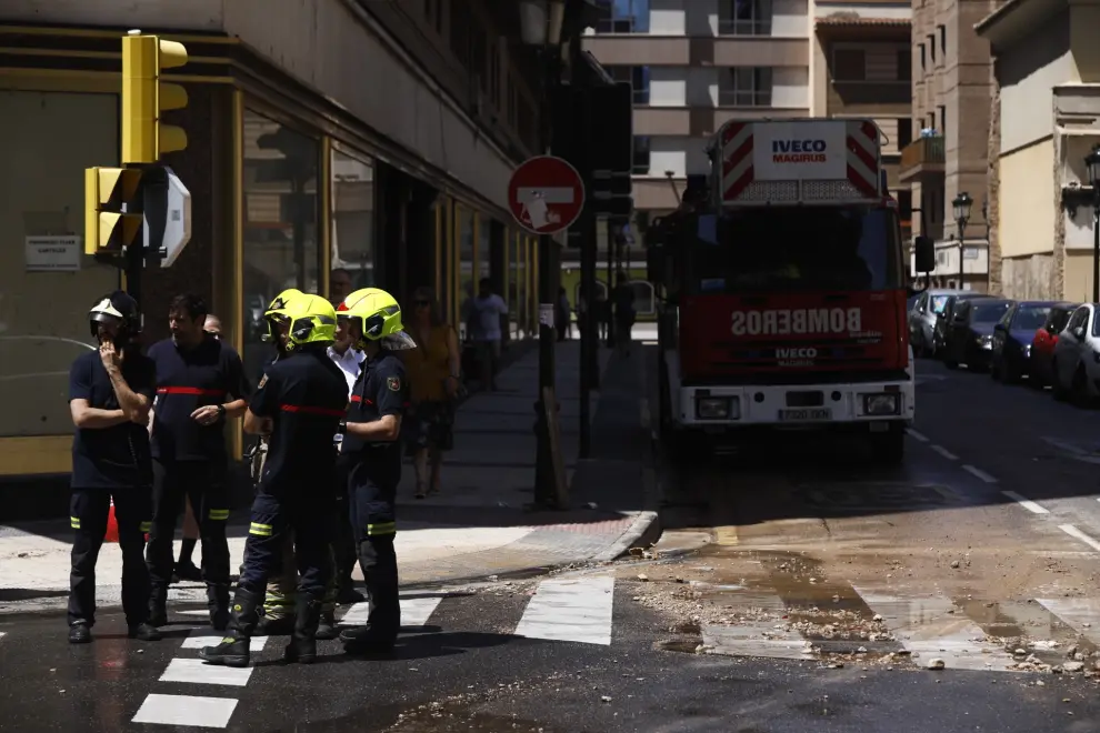 Un reventón en la avenida César Augusto obliga a desviar el tráfico