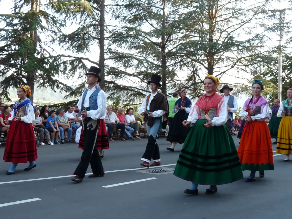 Última jornada del Festival Folklórico de los Pirineos.