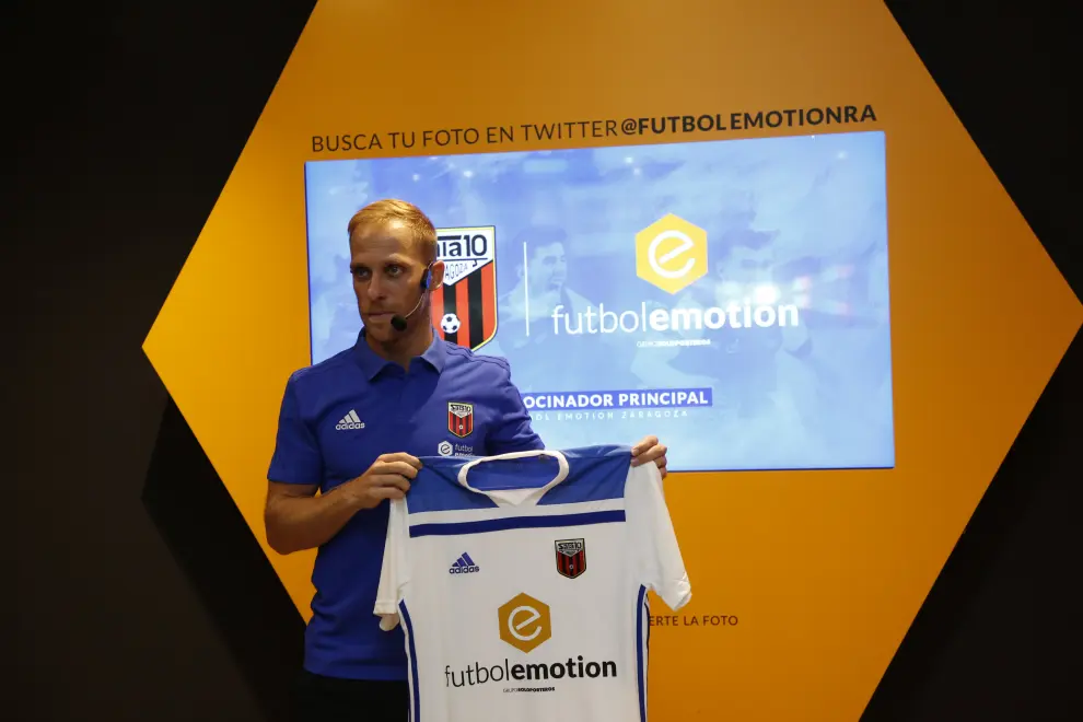 Presentación de Pedro Cary con el Fútbol Emotion Zaragoza.