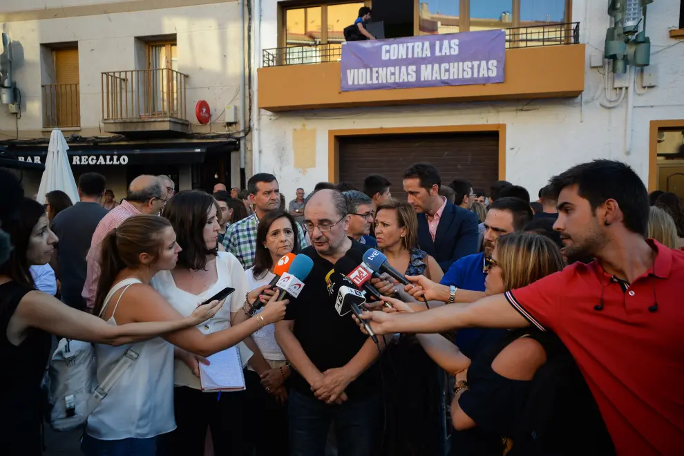 Los vecinos de Andorra salieron a la calle este jueves para mostrar su rechazo a la violencia y su respaldo a la madre, que permanece ingresada.