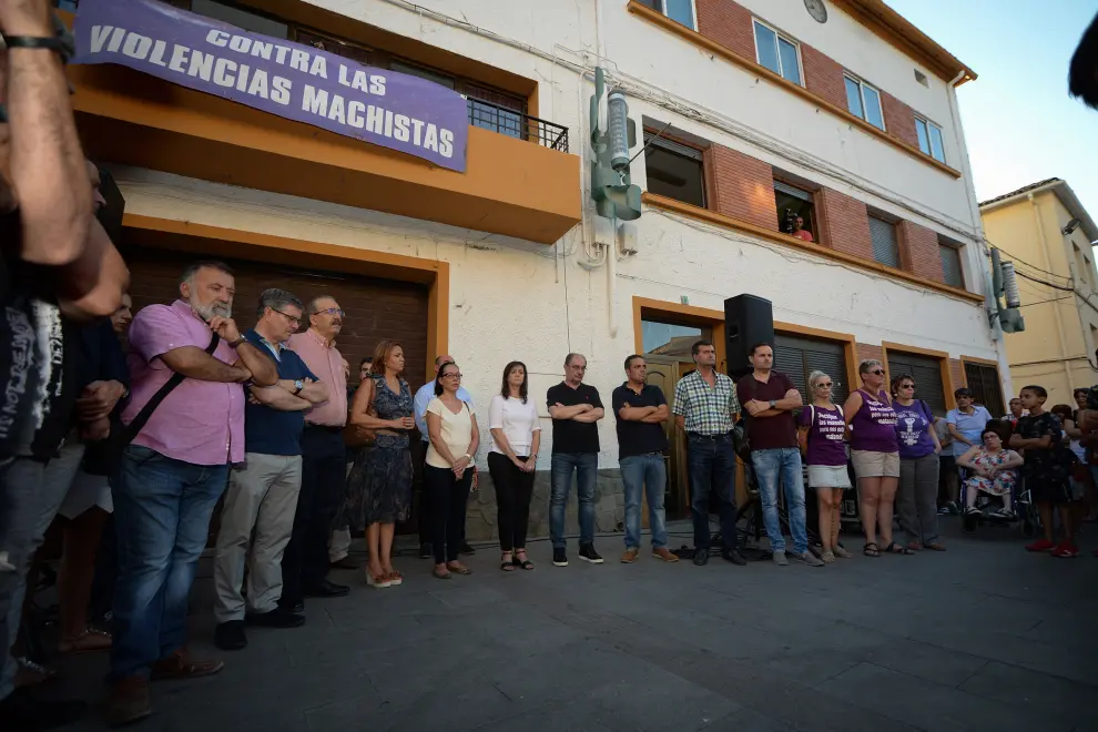 Los vecinos de Andorra salieron a la calle este jueves para mostrar su rechazo a la violencia y su respaldo a la madre, que permanece ingresada.